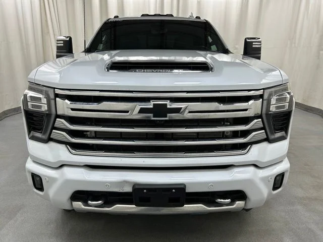 Used 2026  Chevrolet High Country image 32