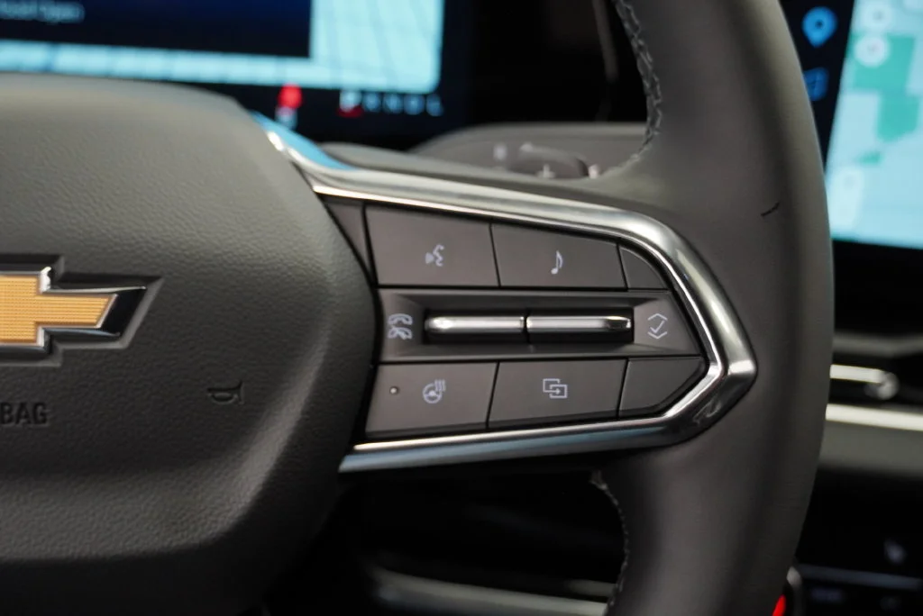 New 2027 Mosaic Black Metallic Chevrolet LT image 29