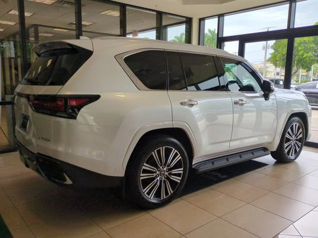 New 2026 Eminent White Pearl Lexus LX 700h LUXURY image 5