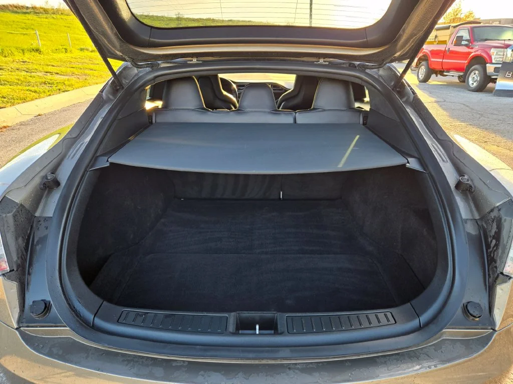 Used 2016 Gold Tesla 90D image 27