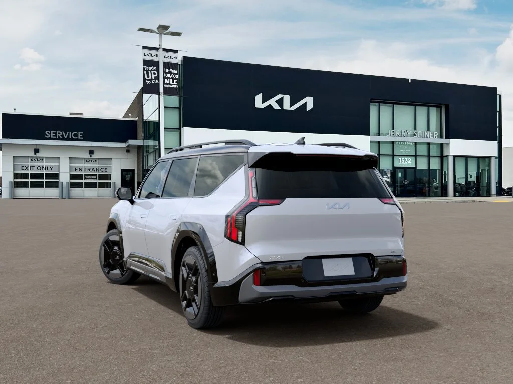 New 2026 Glacial White Pearl/Ebony Black Roof Kia GT-Line image 4