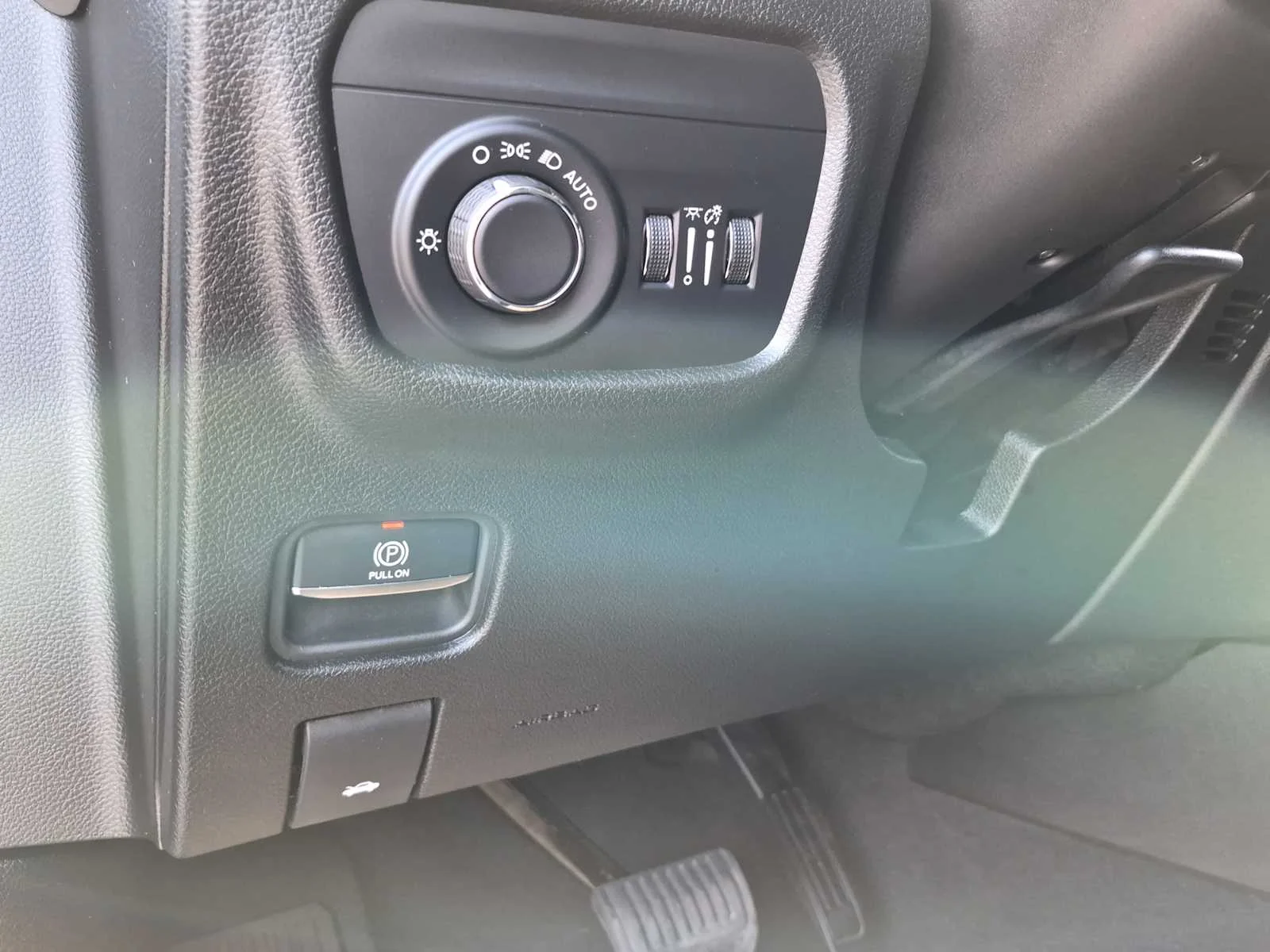 Used 2024 Silver Zynith Jeep Laredo X image 19