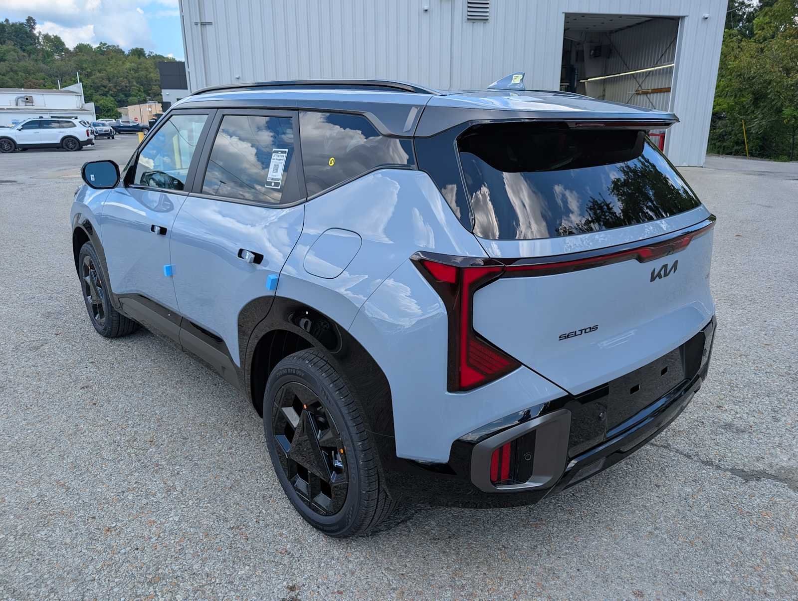 New 2027 Pale Gray Kia X-Line S image 9