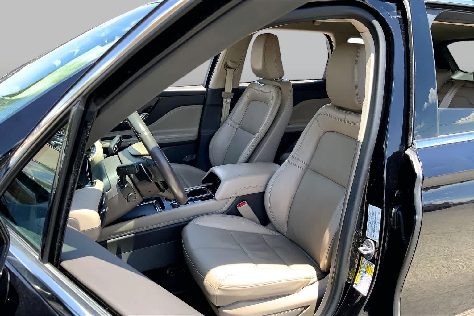 Used 2022 Infinite Black Metallic Clearcoat Lincoln Reserve image 8