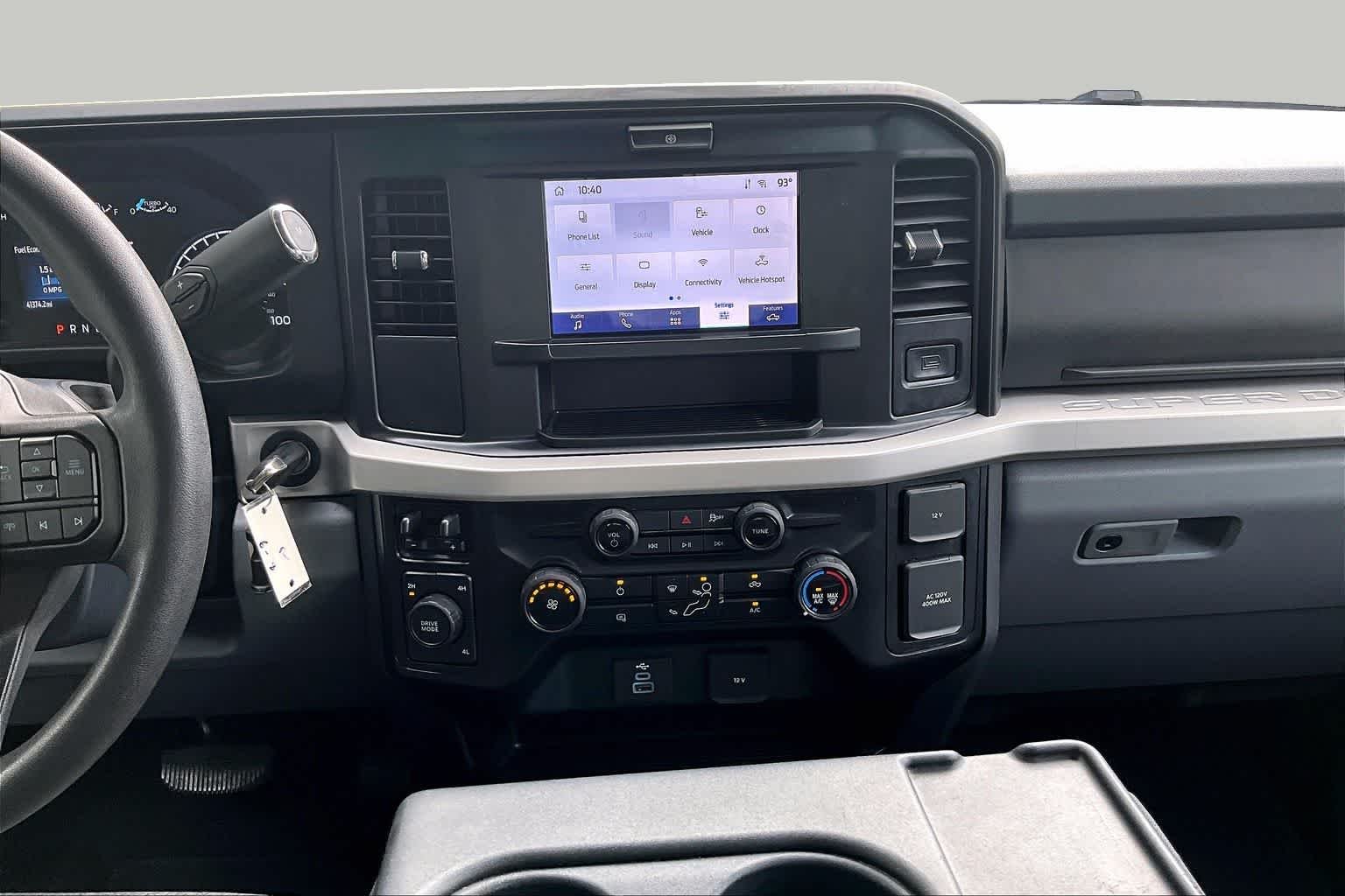 Used 2025 Oxford White Ford XLT image 7