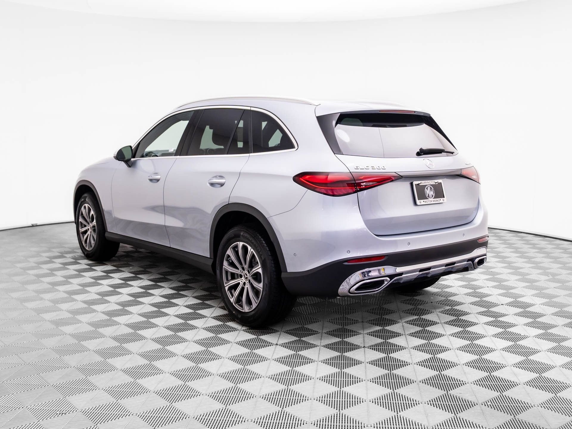 Used 2026 Silver Mercedes-Benz GLC 300 image 3