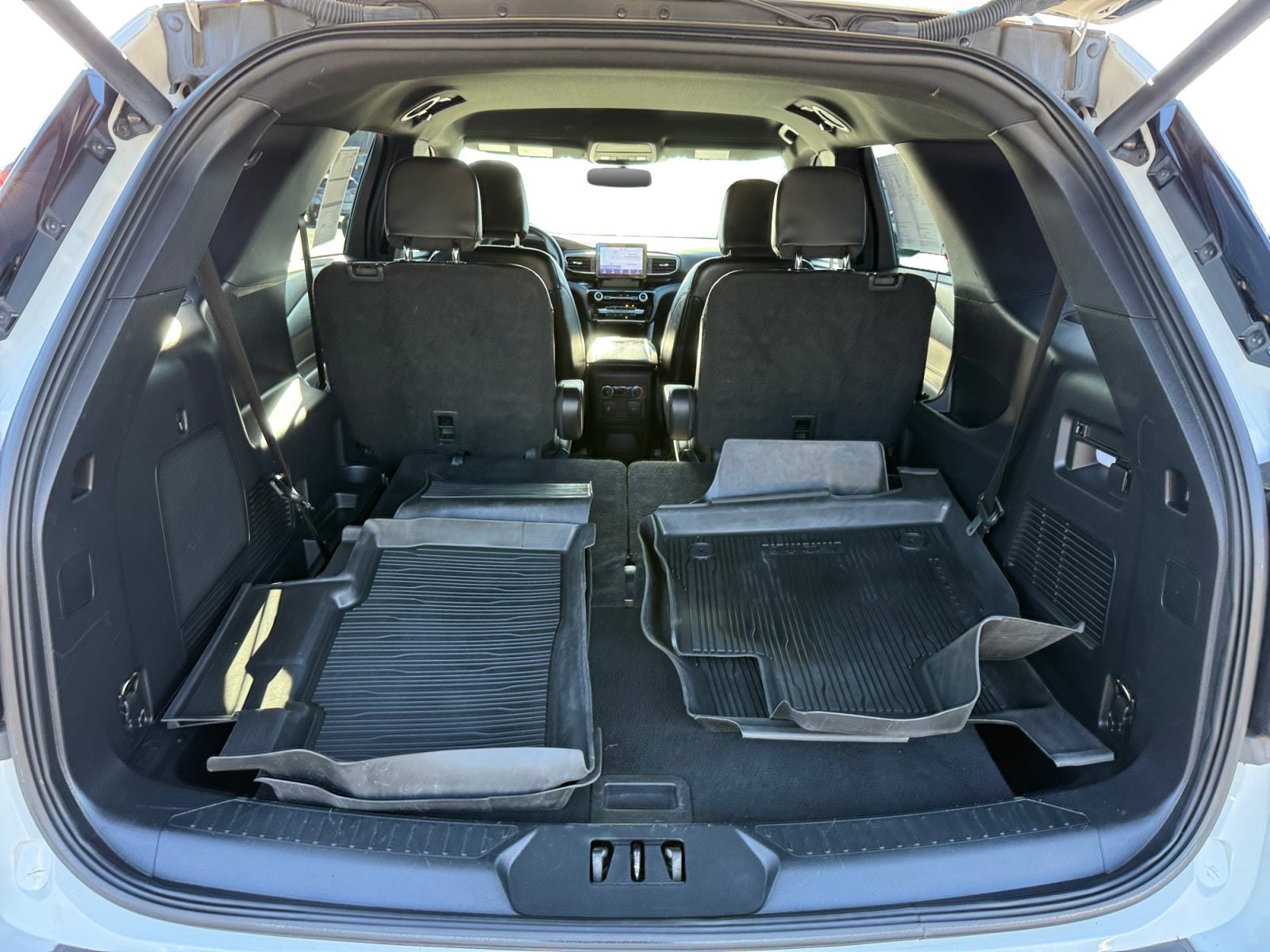 Certified Used 2022 White Metallic Ford ST-Line image 17