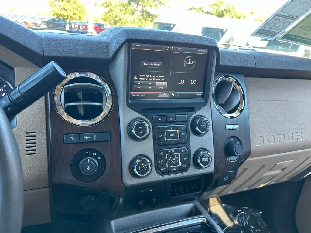 Used 2014 Oxford White Ford Lariat image 30