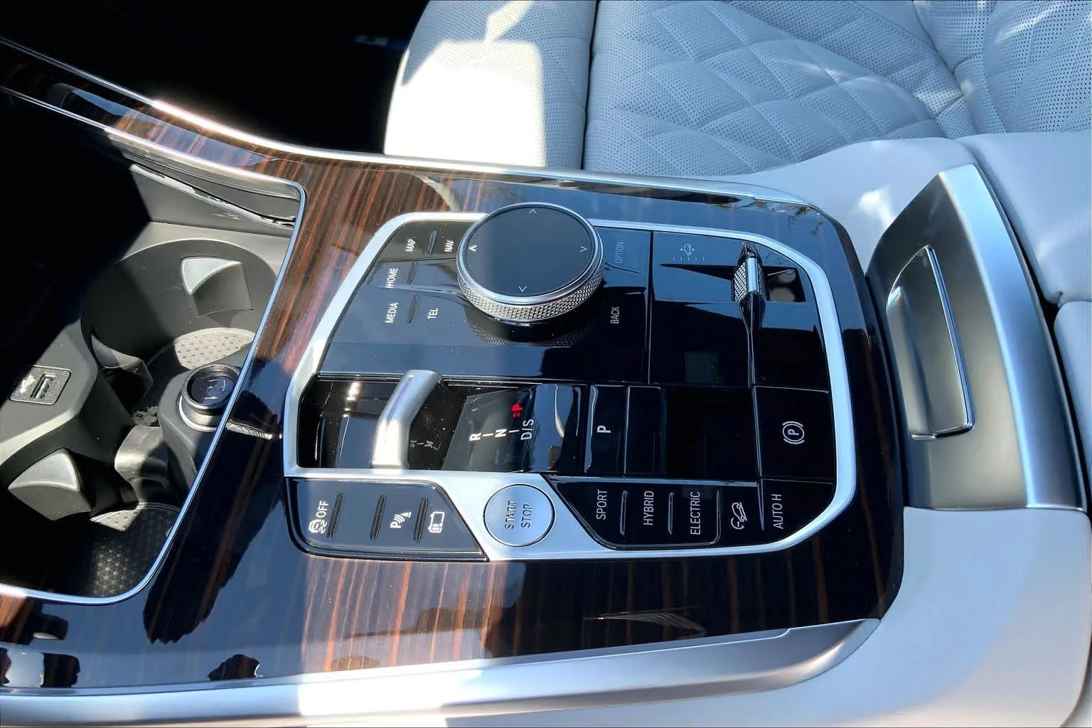 View vehicle photo 7