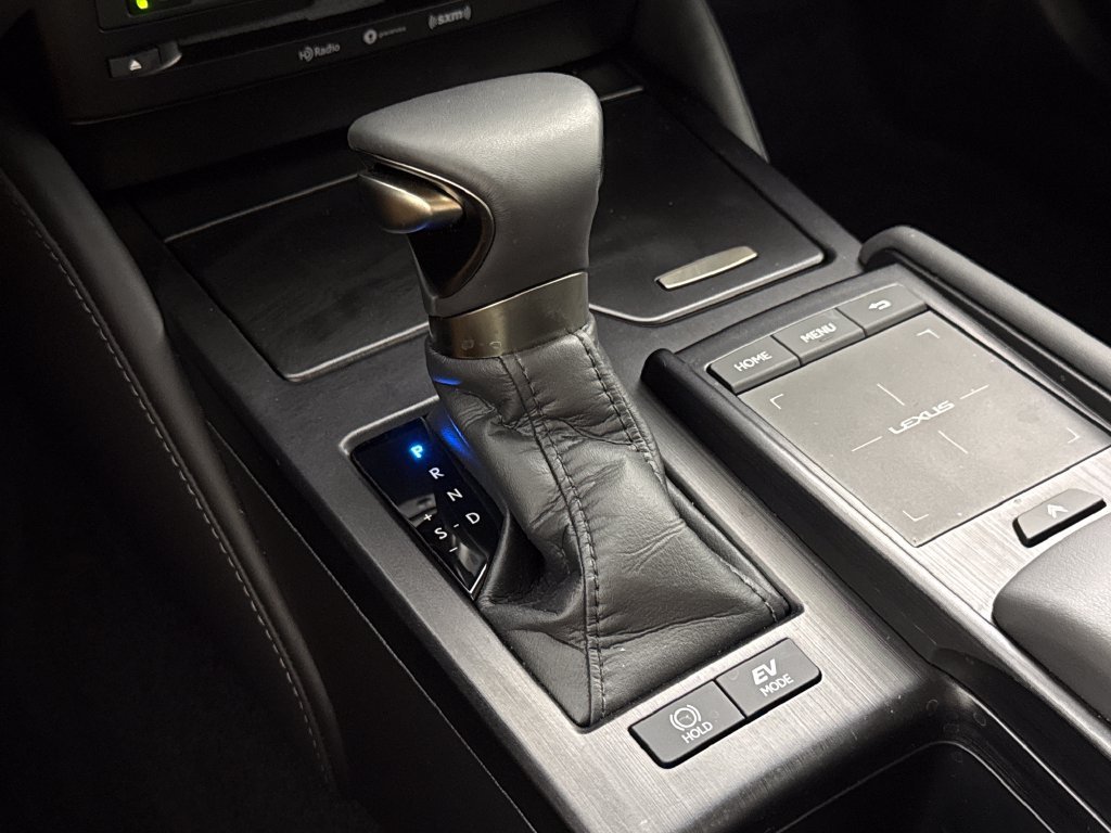 Used 2022 White Lexus 300h image 22