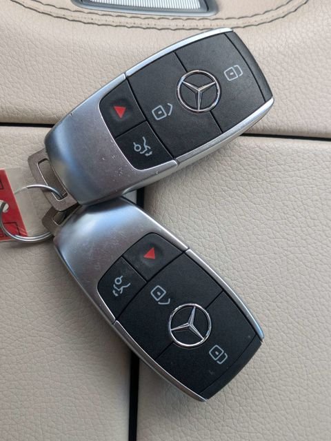 Used 2020 White Mercedes-Benz GLE 350 image 35
