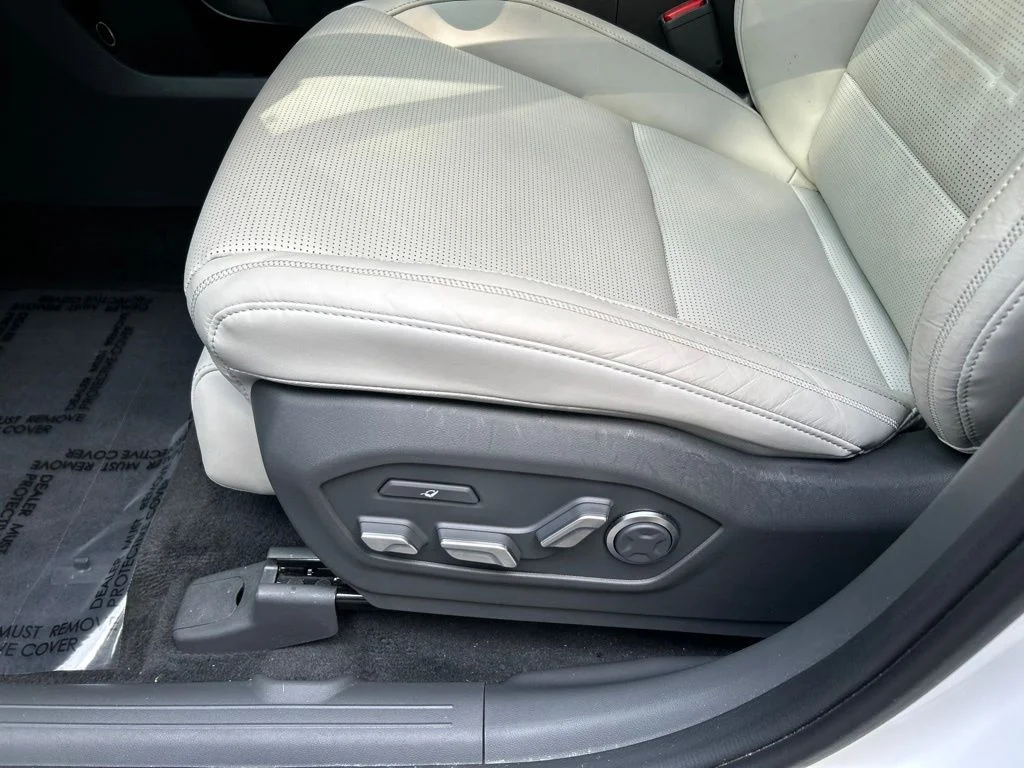 Used 2026 White Hyundai Calligraphy image 17