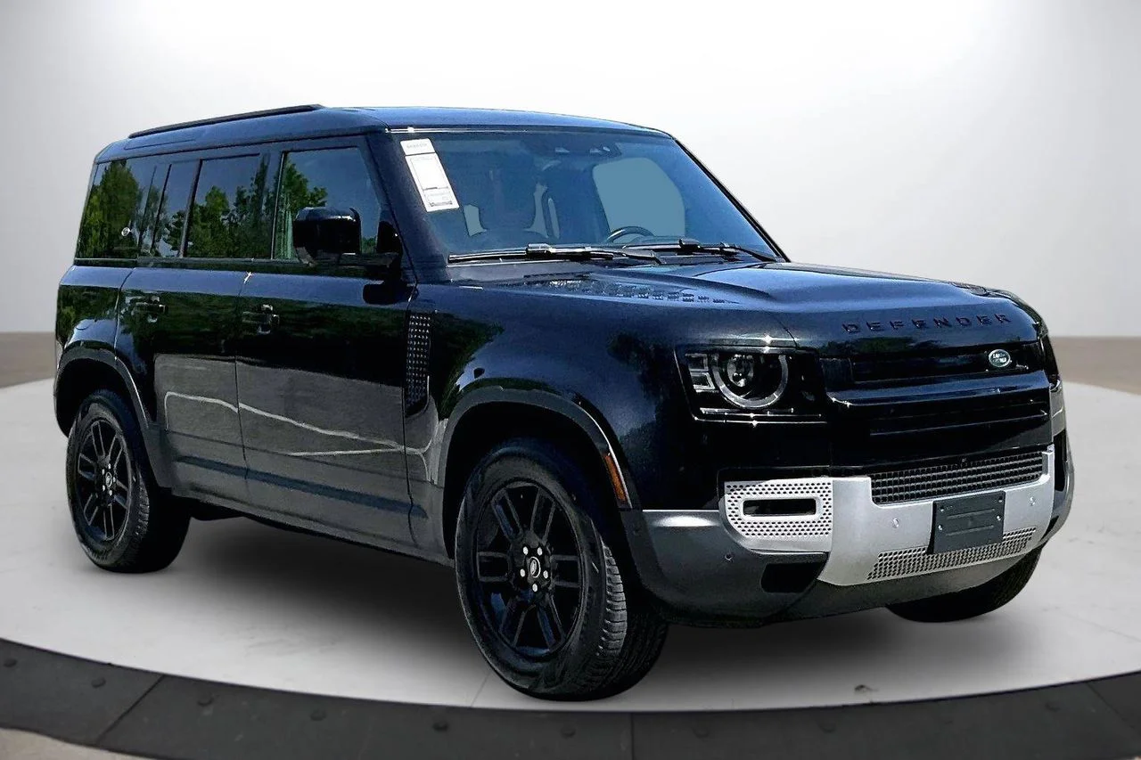 Used 2024  Land Rover S image 2
