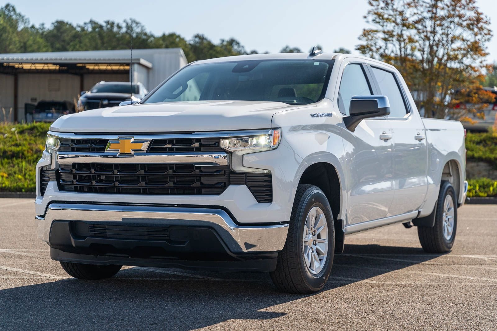 Used 2025 White Chevrolet LT image 3
