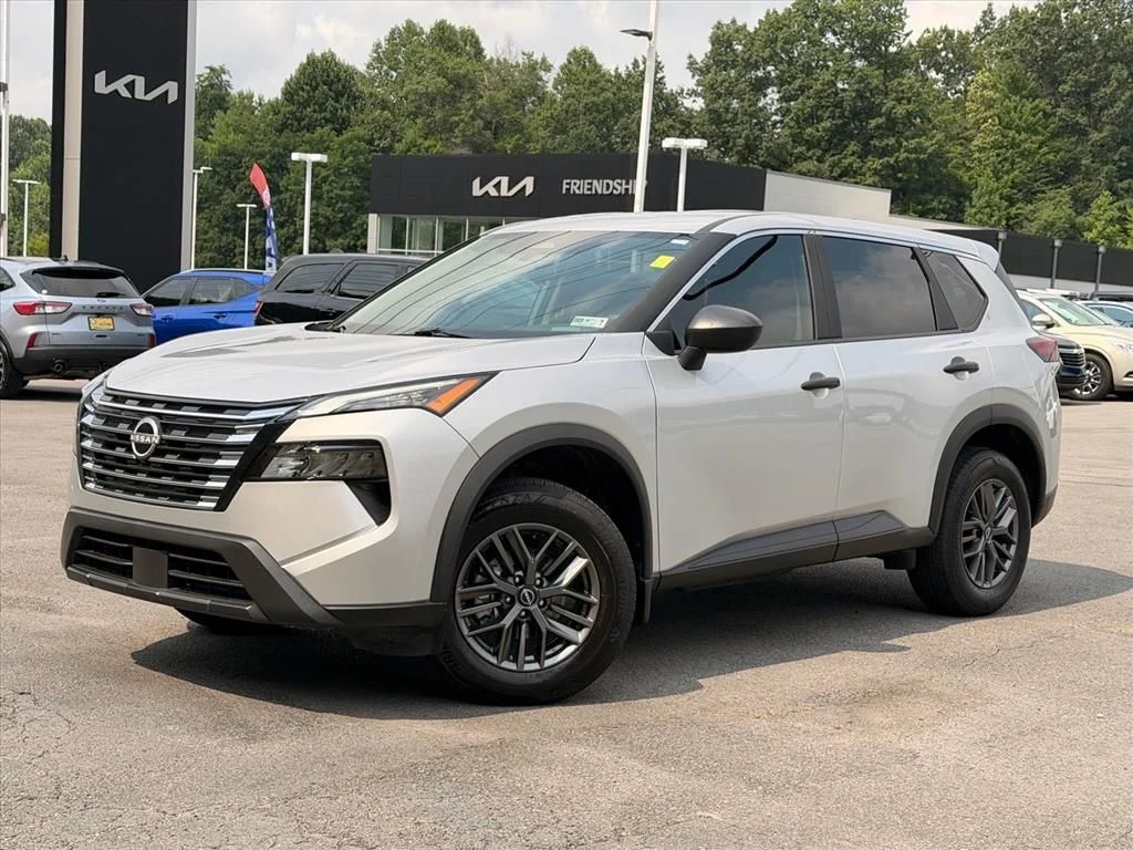Used 2025 Silver Nissan S image 2