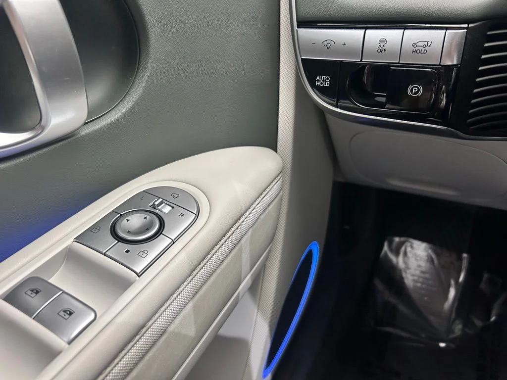 Used 2023 Gray Hyundai SEL image 19
