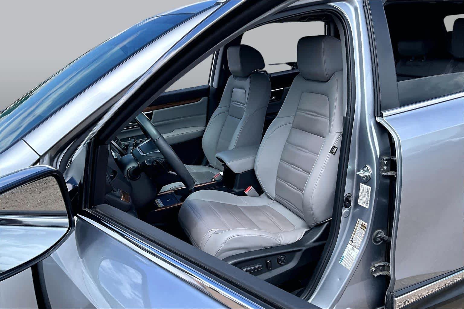 Used 2020 Lunar Silver Metallic Honda Touring image 6