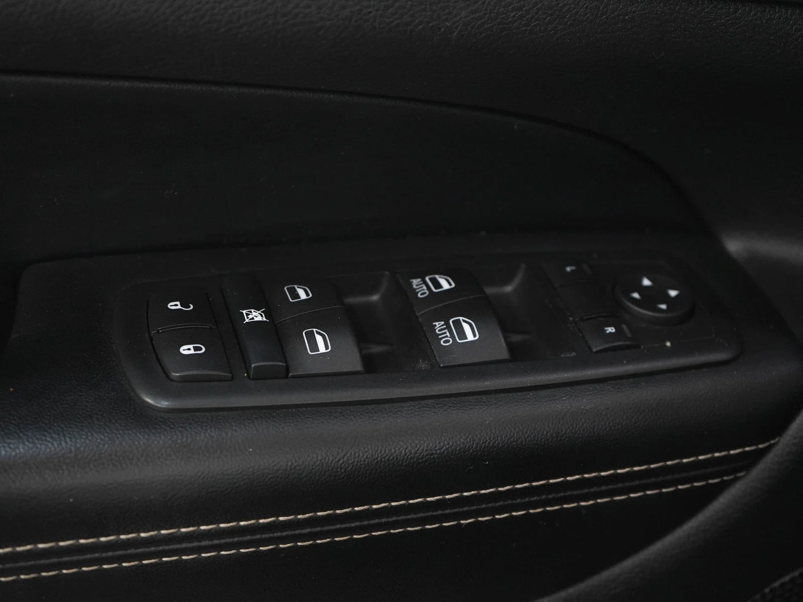 Used 2015 Brilliant Black Crystal Pearlcoat Jeep Limited image 21
