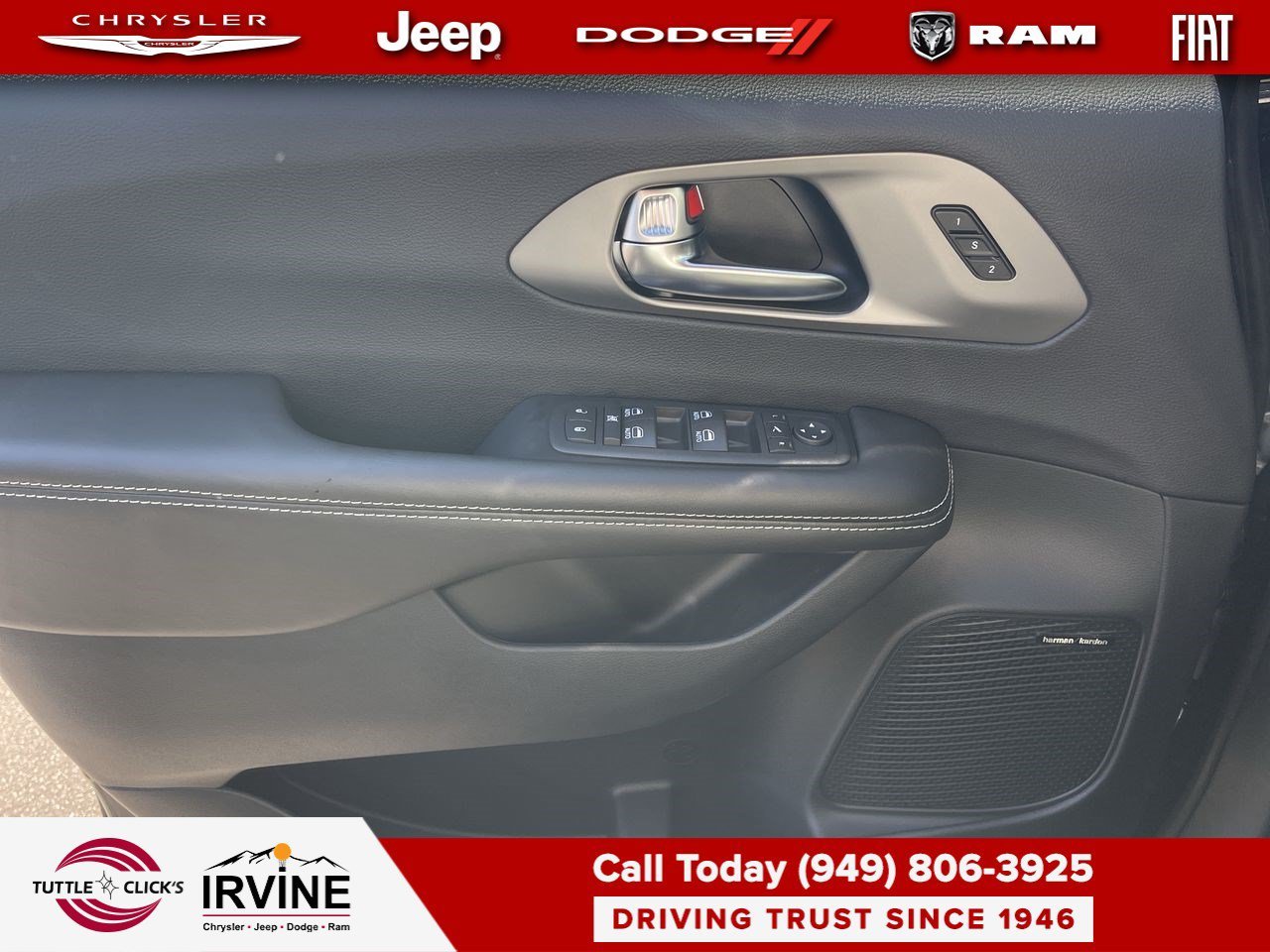 New 2027 Diamond Black Crystal Pearl-Coat Exterior Paint Chrysler Limited image 20