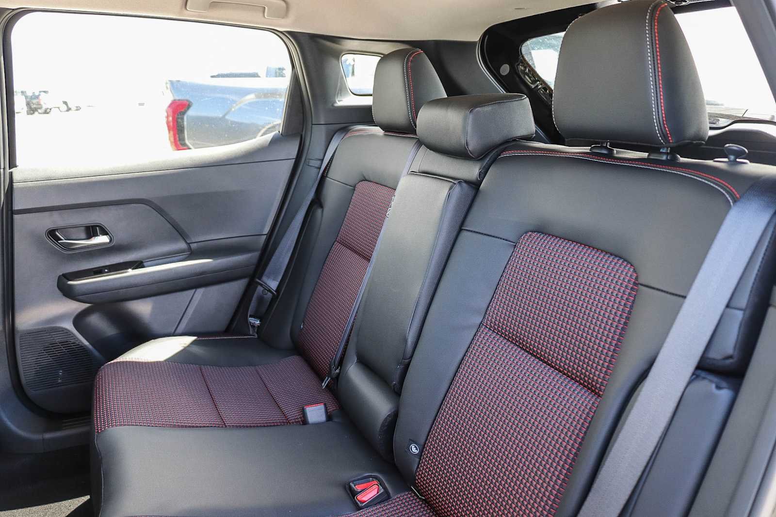 New 2027 Canyon Bronze Metallic Nissan SR image 21