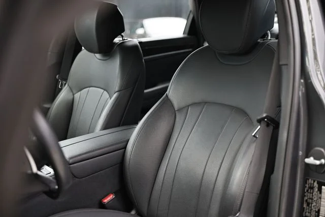 Used 2020 Himalayan Gray Genesis 3.8 image 23