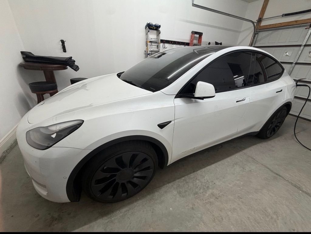 2022 Tesla Model Y Performance Dual Motor All-Wheel Drive's photo