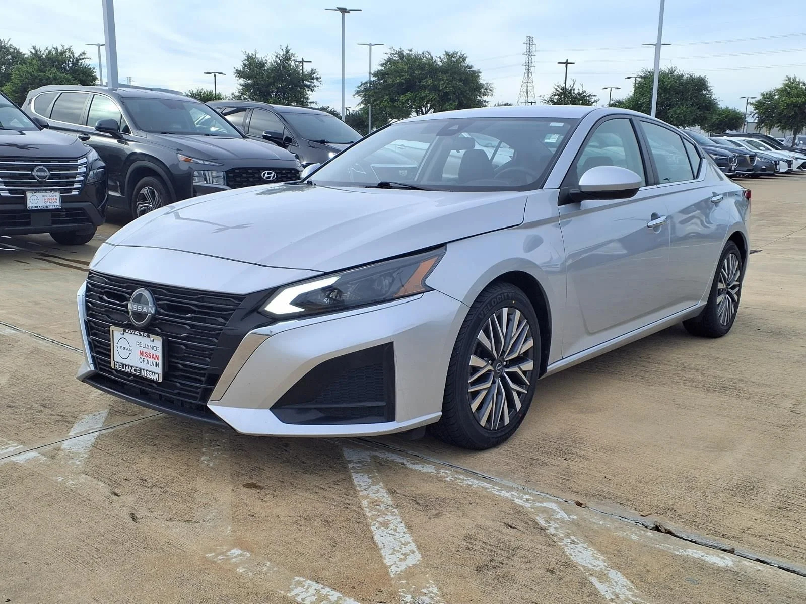 Certified Used 2023 Silver Nissan 2.5 SV image 3