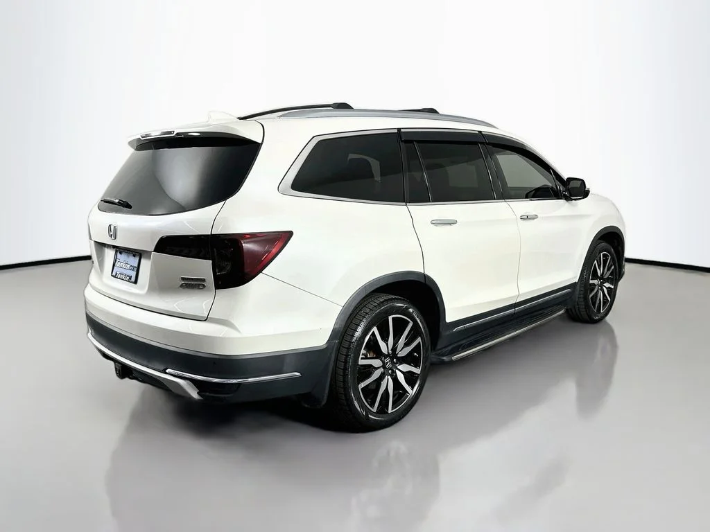 Used 2019  Honda Touring image 8