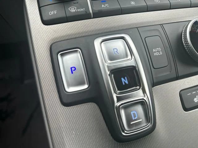 Used 2022 White Hyundai SEL image 21