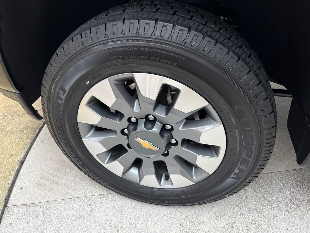 Used 2022 White Chevrolet Custom image 10