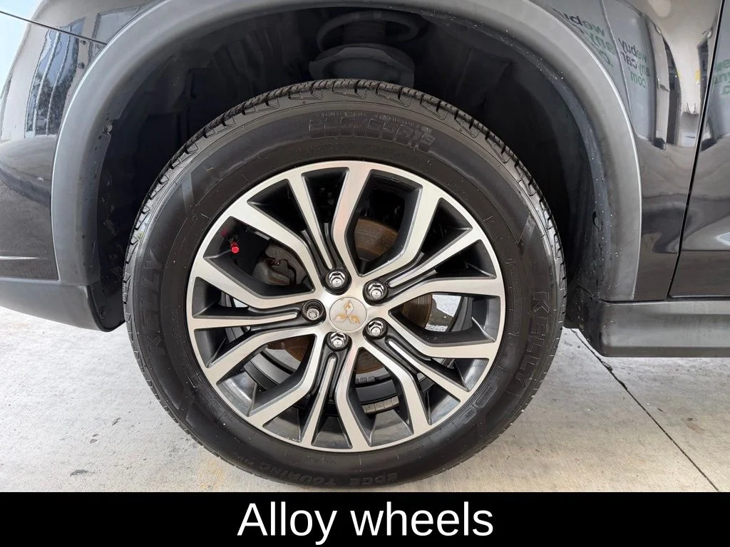 Used 2019 Black Mitsubishi 2.0 SE image 12