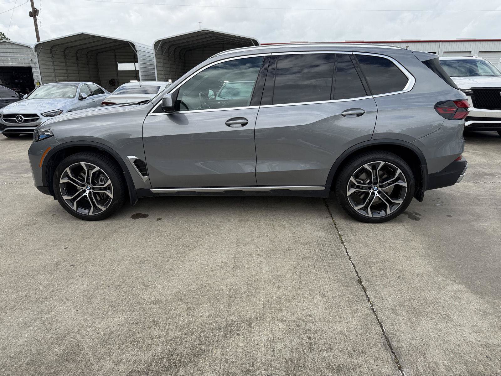 Used 2025 Skyscraper Grey Metallic BMW sDrive40i image 16