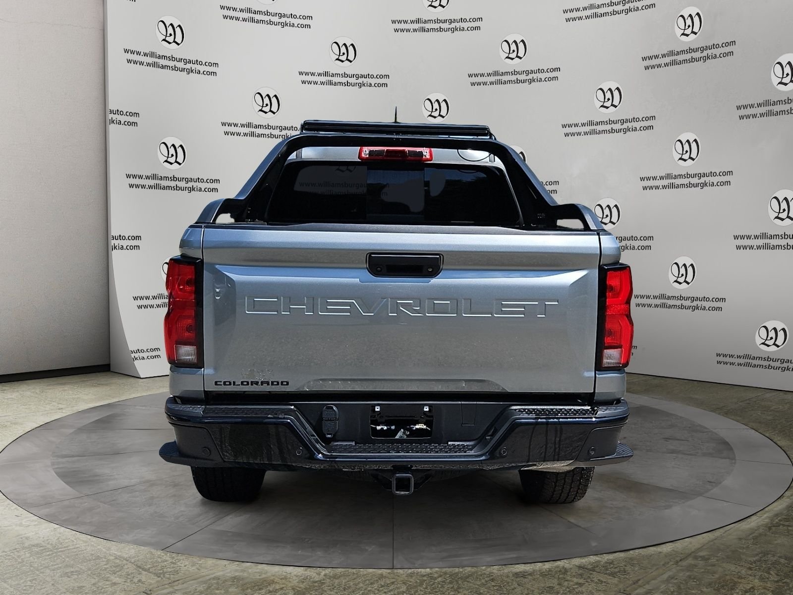 Used 2025 Gray Chevrolet Z71 image 4