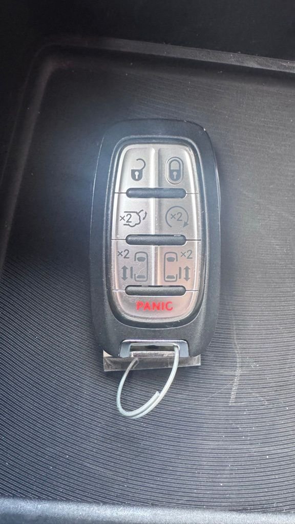 Used 2025 White Chrysler Select image 24