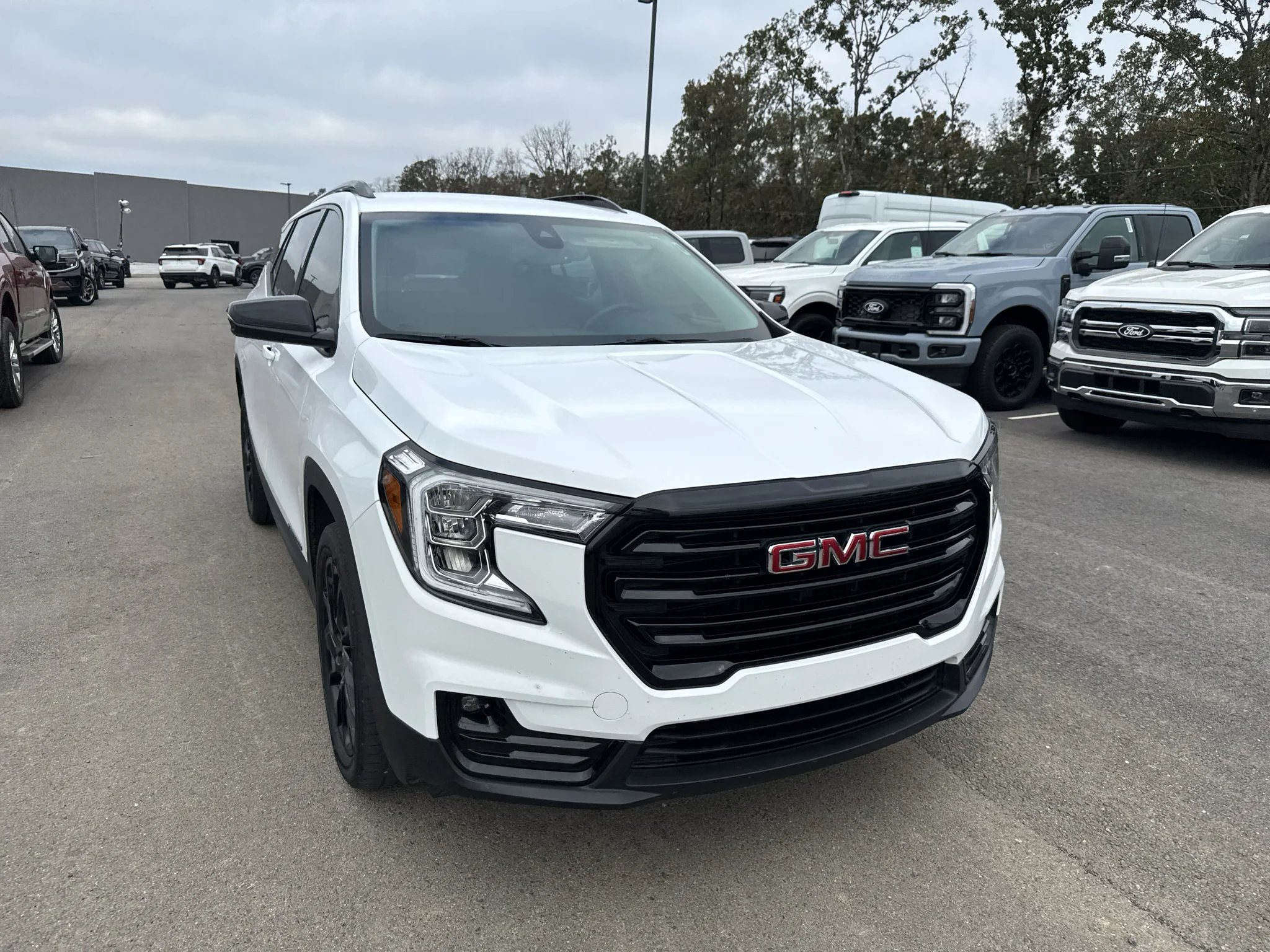 Used 2024 Summit White GMC SLT image 3