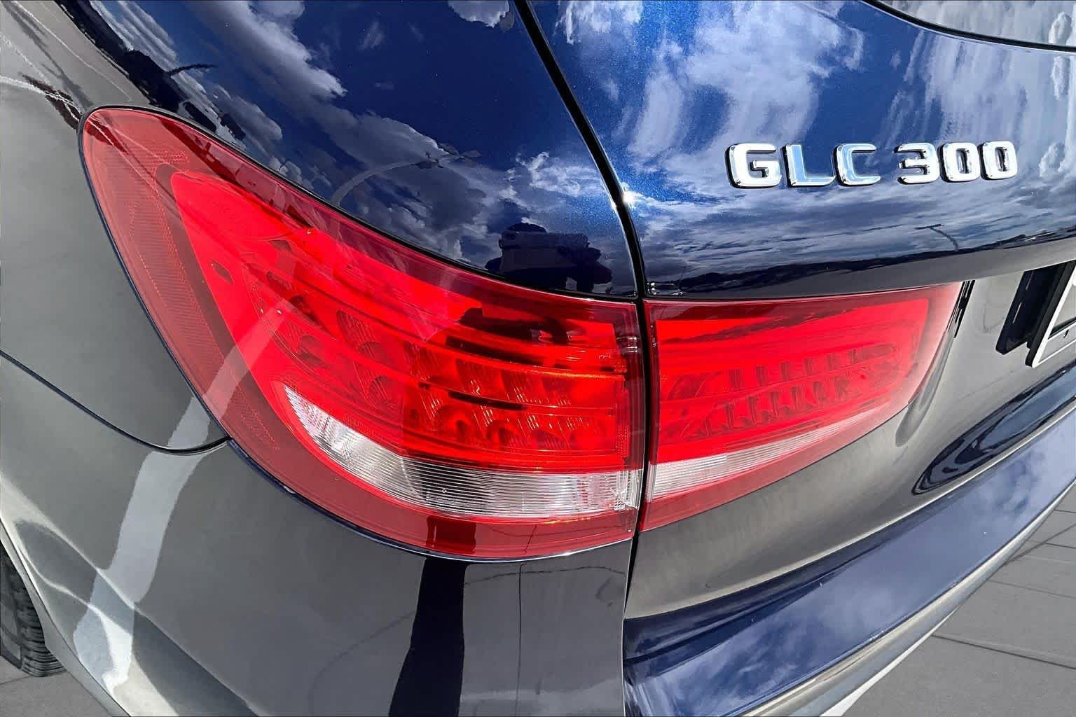 Used 2017 Lunar Blue Metallic Mercedes-Benz GLC 300 image 27