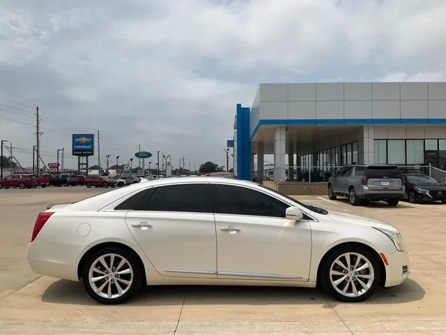Used 2013 White Cadillac Luxury image 39