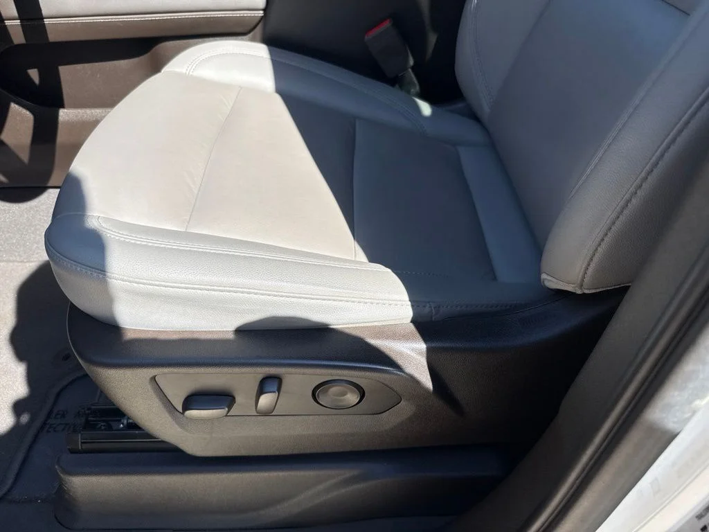 Used 2022 White Chevrolet LT image 3