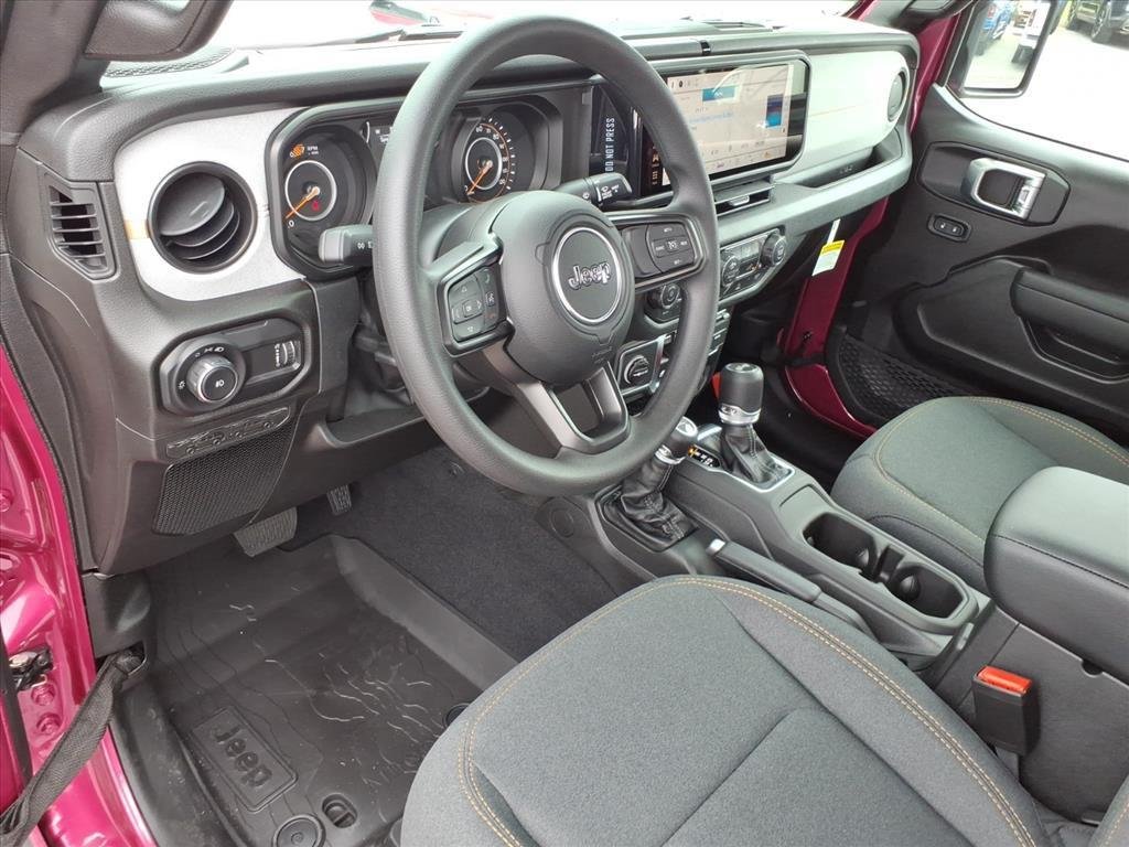 New 2026 Tuscadero Pearlcoat Jeep Sport image 4