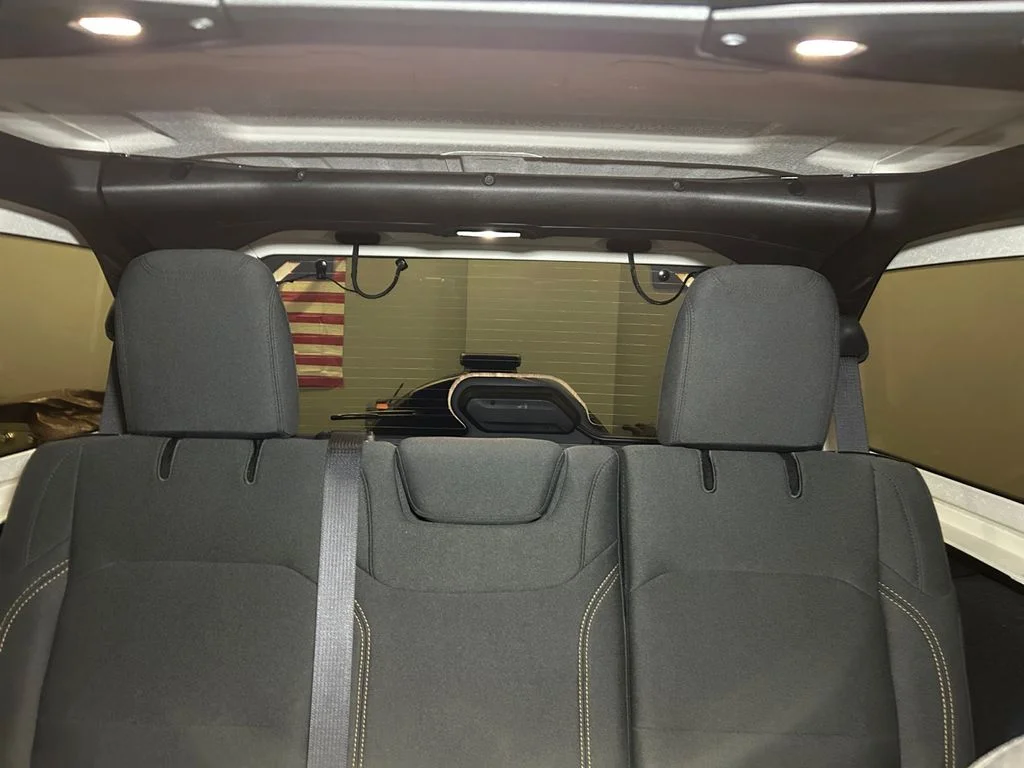 Used 2025 Crystal Metallic Jeep Sahara image 26