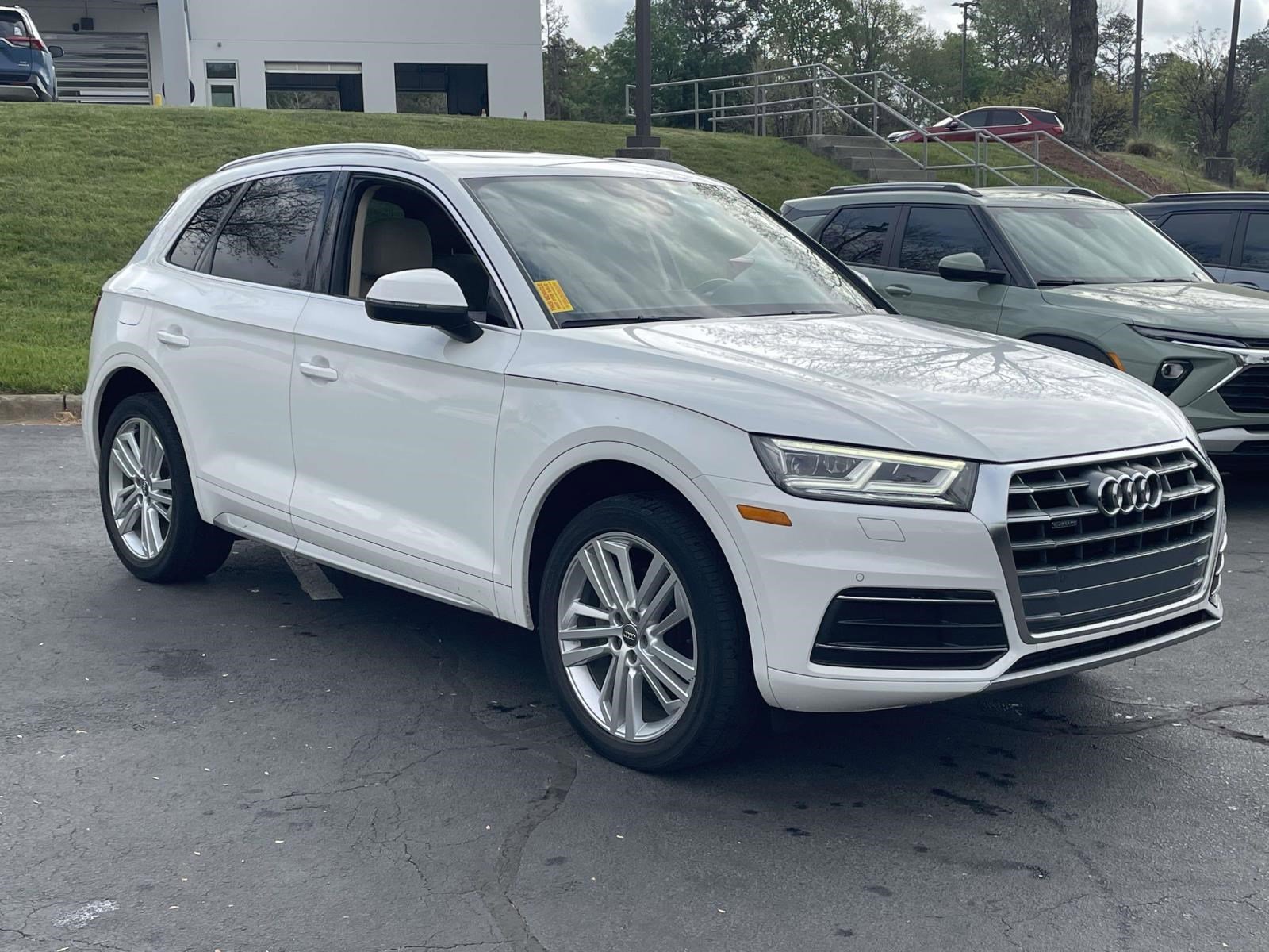 View vehicle photo 3