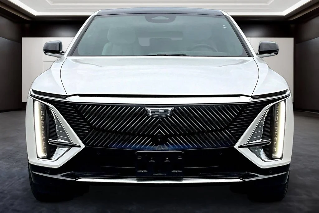 Used 2024 Cadillac LYRIQ Luxury 1 with VIN 1GYKPPRL1RZ100041 for sale in Beachwood, OH