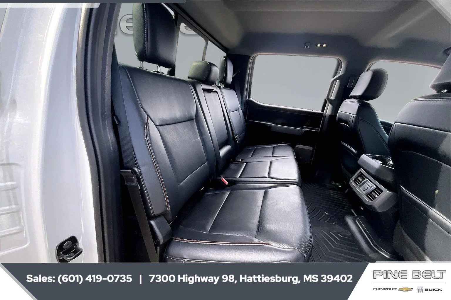 Used 2024 Star White Metallic Tri-Coat Ford Lariat image 21