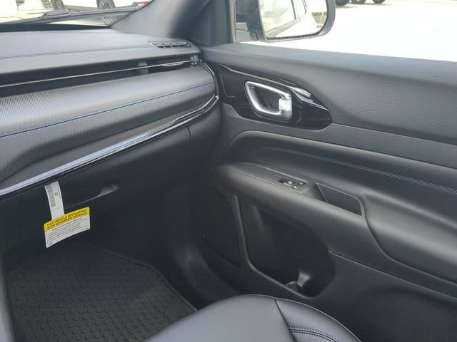 New 2026 Bright White Clearcoat Jeep Latitude image 20