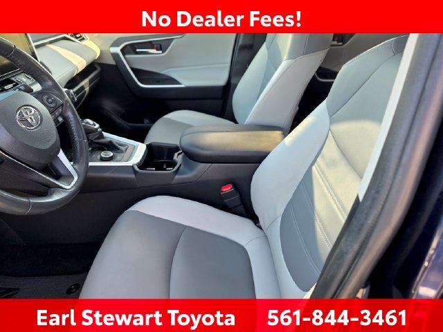 Certified Used 2024  Toyota XLE Premium image 3