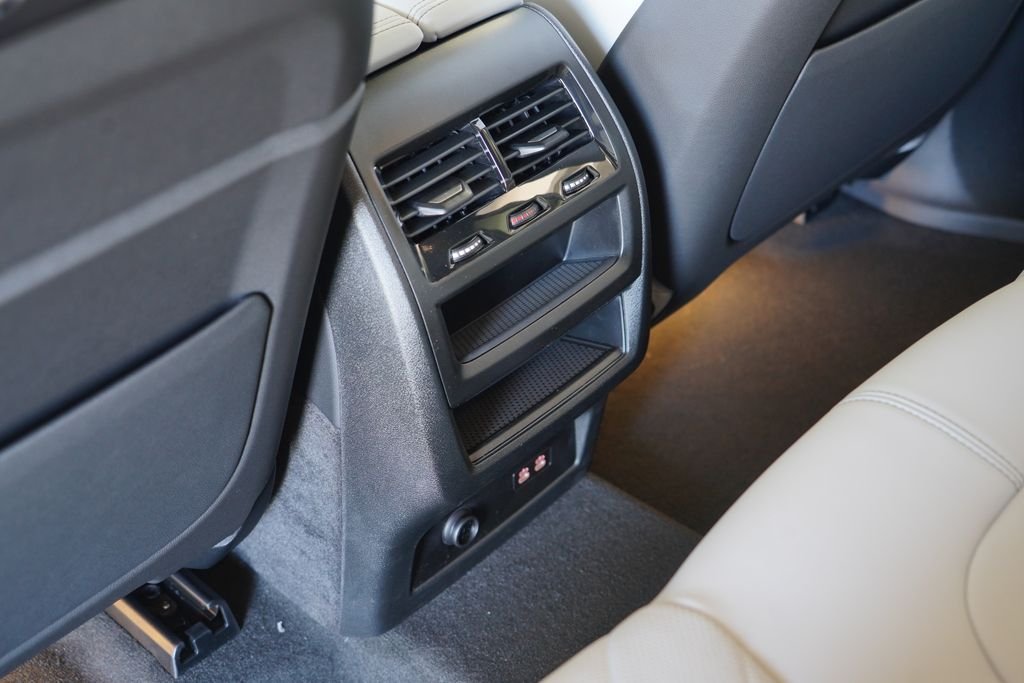 New 2026 Black Sapphire Metallic BMW sDrive40i image 29