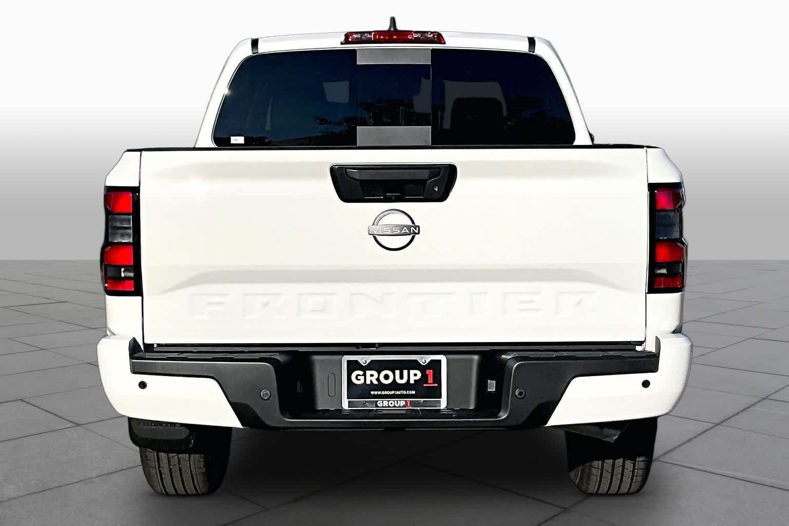 New 2027 Glacier White Nissan SV image 4