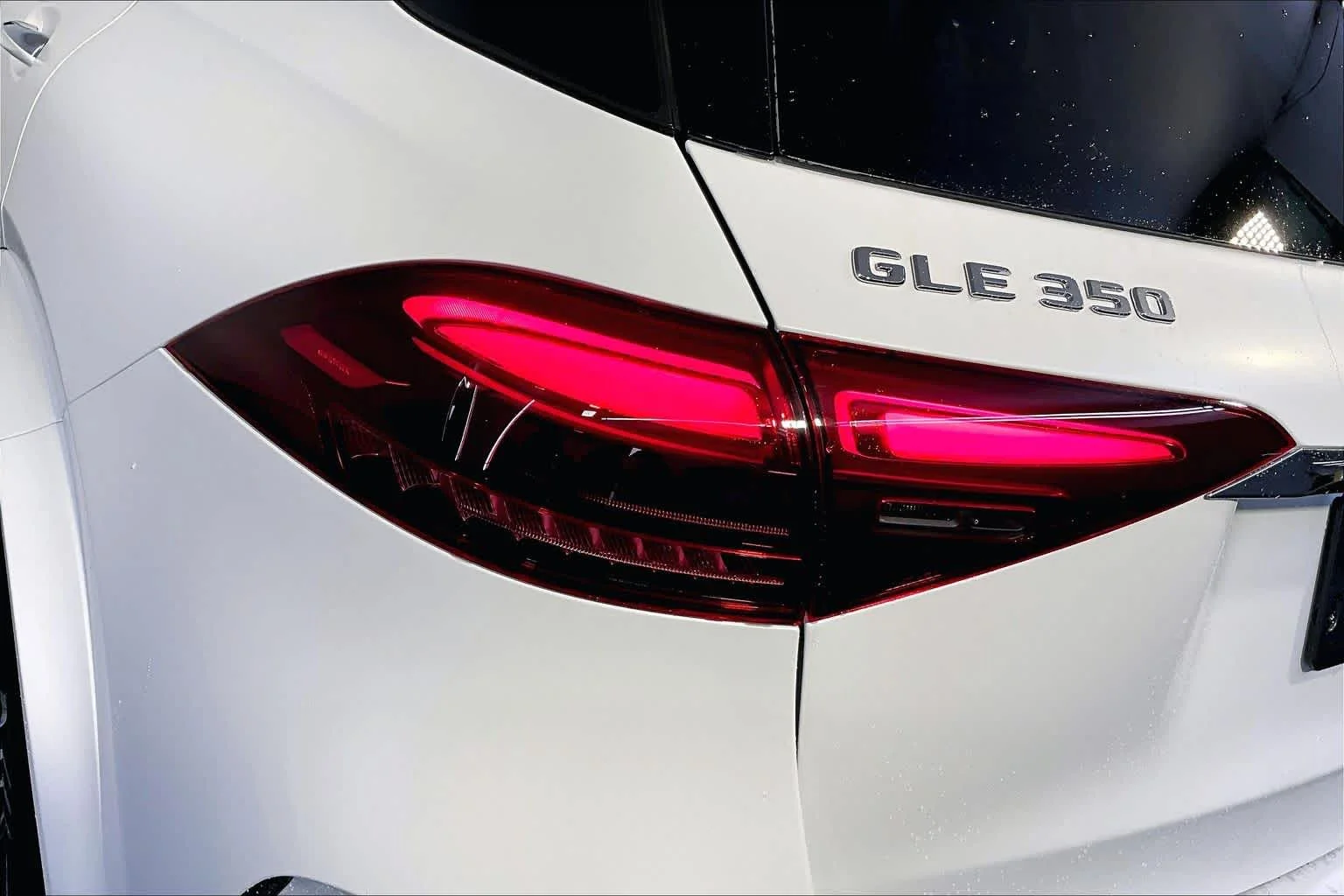 New 2026 MANUFAKTUR Moonlight White Magno Mercedes-Benz GLE 350 image 5