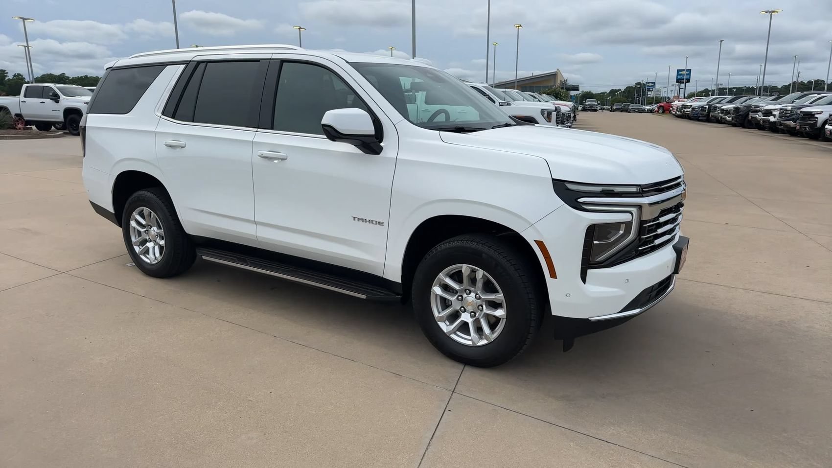 Used 2025 Summit White Chevrolet LT image 3