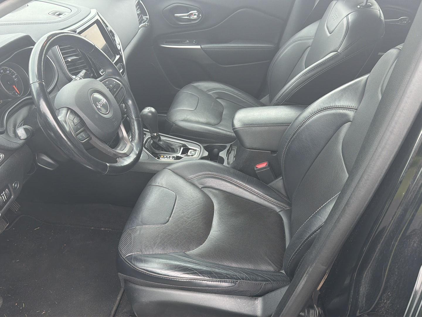 Used 2020 Diamond Black Crystal Pearlcoat Jeep Limited image 11